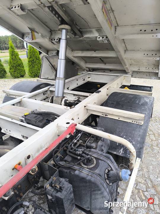 Nissan NT 400 wywrotka niski przebieg