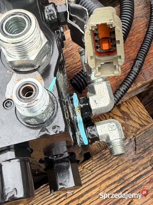 Rozdzielacz hydrauliczny trzysekcyjny HYSTER Antonie