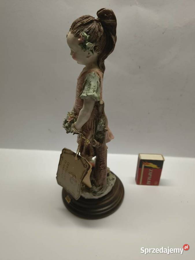 Capodimonte figura GArmani sygnowana kolor Gniezno