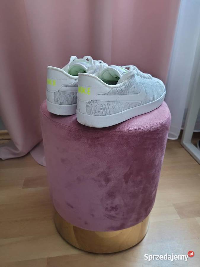 Buty sportowe damskie Nike 385 Nike Mielec