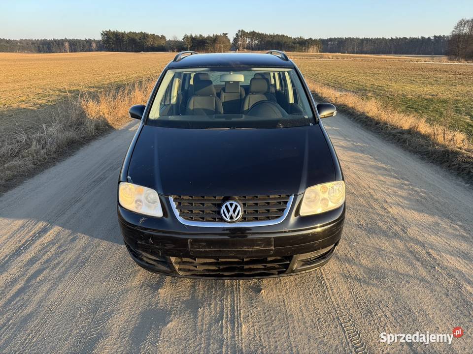 Volkswagen Touran 20 FSI 150 266 przebiegu isofix