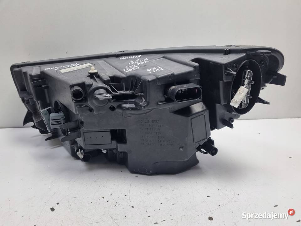 Volvo XC40 PRZEDNIA LAMPA PRAWA prawy przód FULL Janów