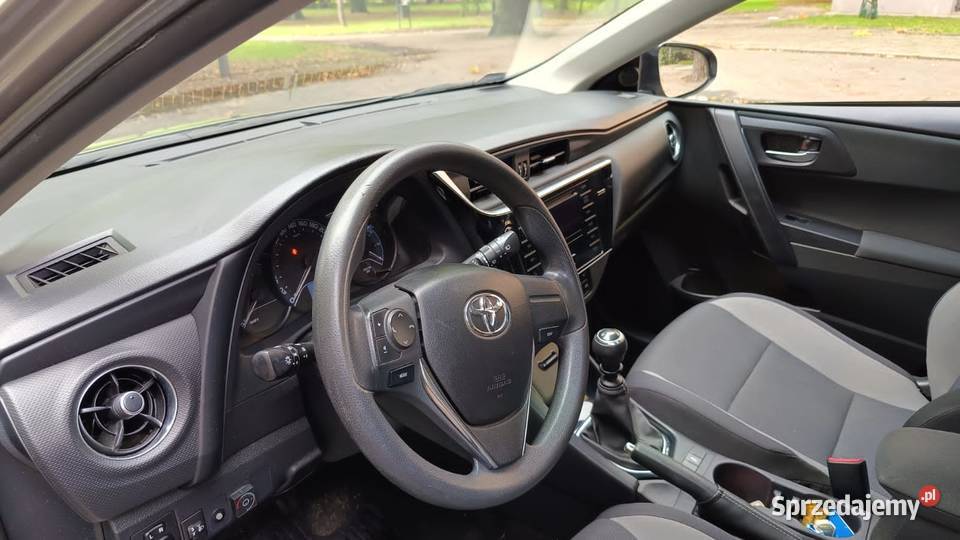 Toyota Auris benzynagaz lift 2015 salon Polska Łódź