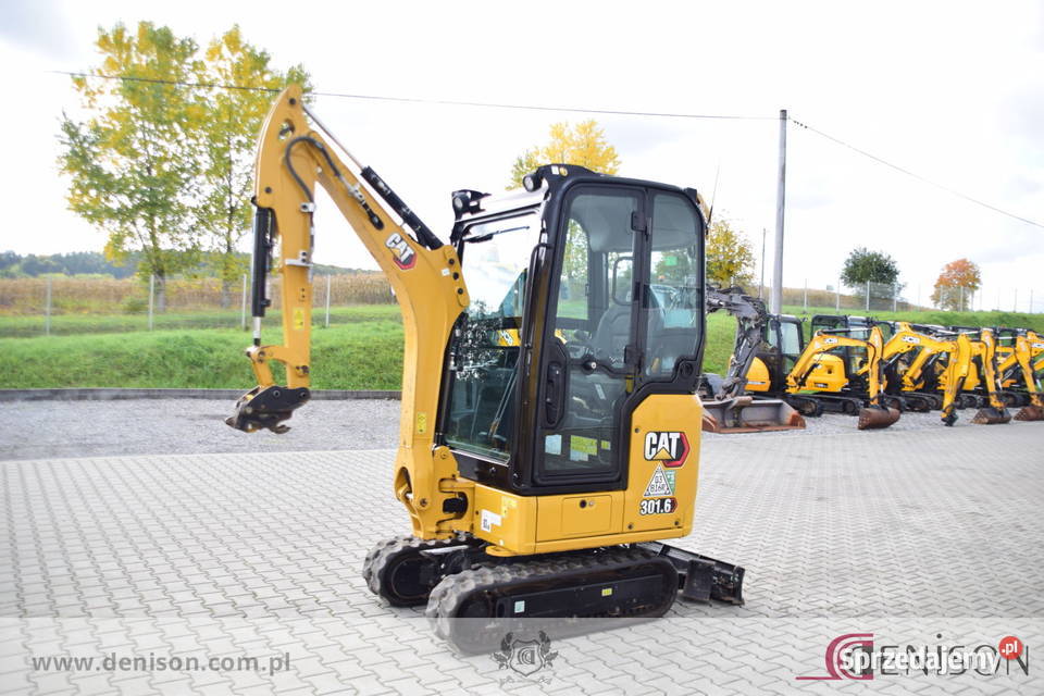 MINIKOPARKA CATERPILLAR 3016 2023 Suchoraba