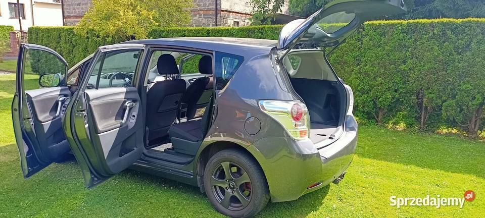 TOYOTA VERSO 18 BENZYNA NISKI PRZEBIEG