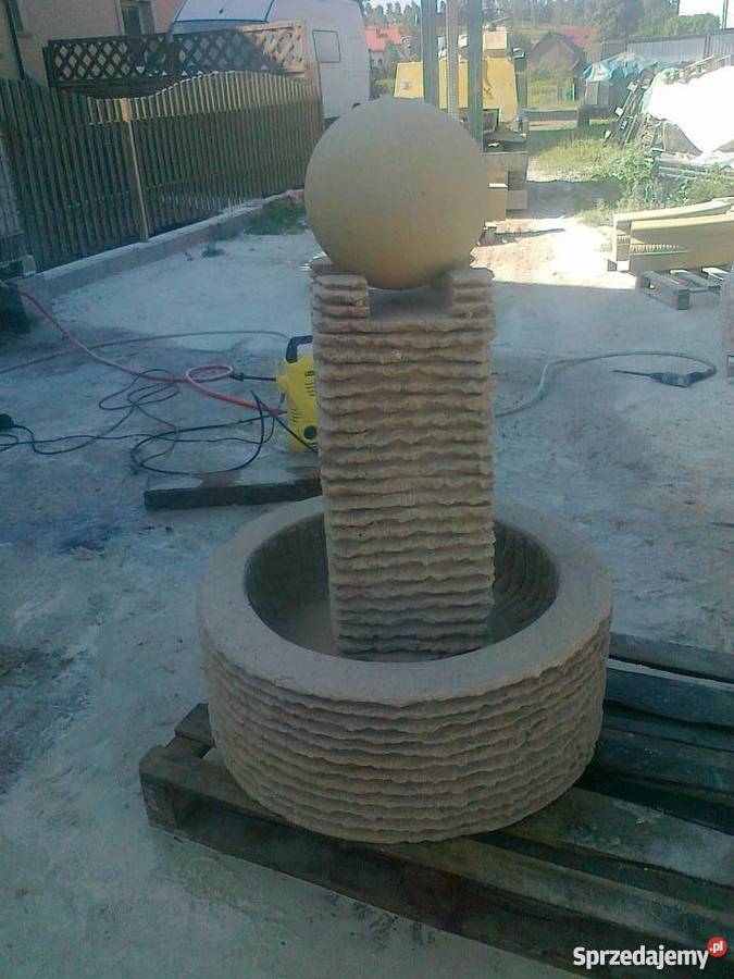 Fontanna z piaskowca kamień naturalny Baseny i oczka wodne dolnośląskie Kamienna Góra