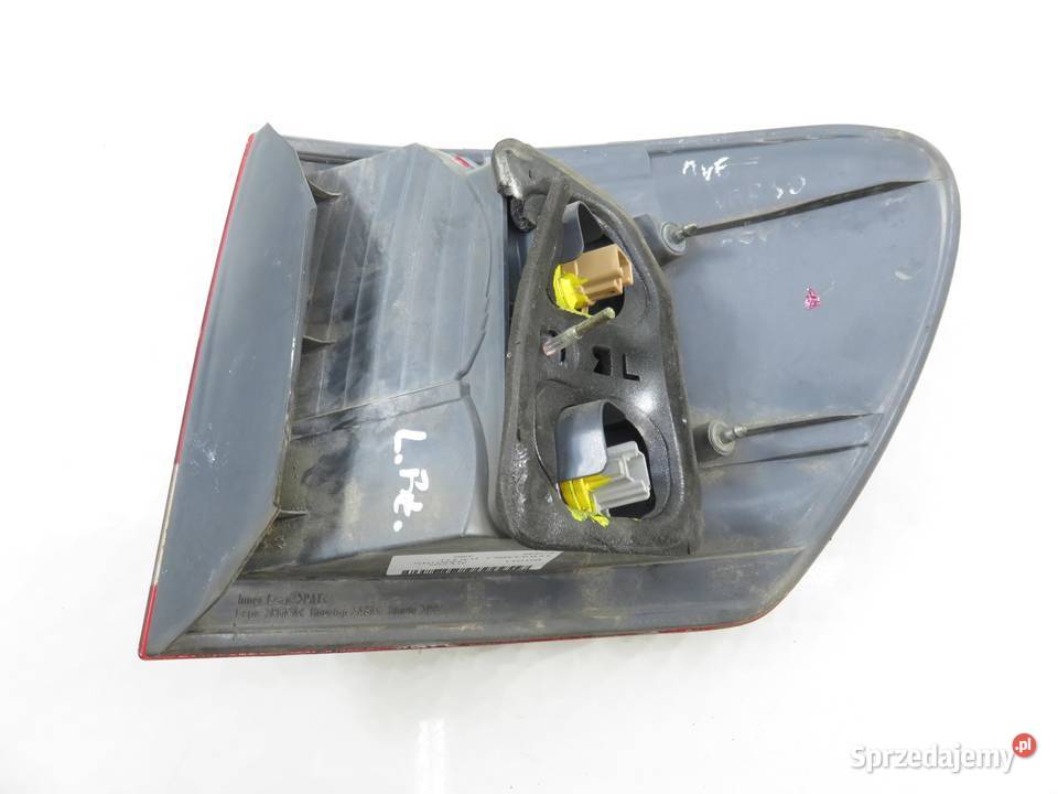 LAMPA LEWA TYLNA TOYOTA AVENSIS VERSO M2