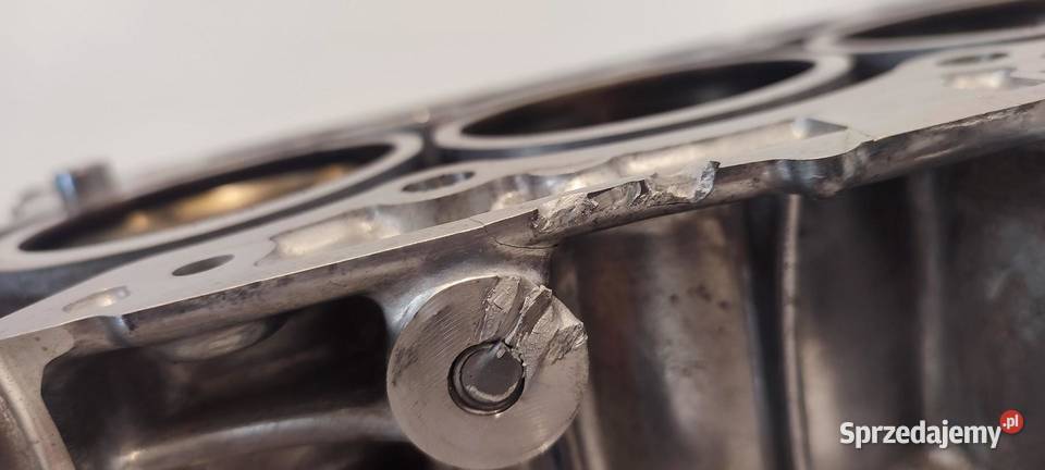 MERCEDES BLOK SILNIKA 282 2024 A2820103904 w247