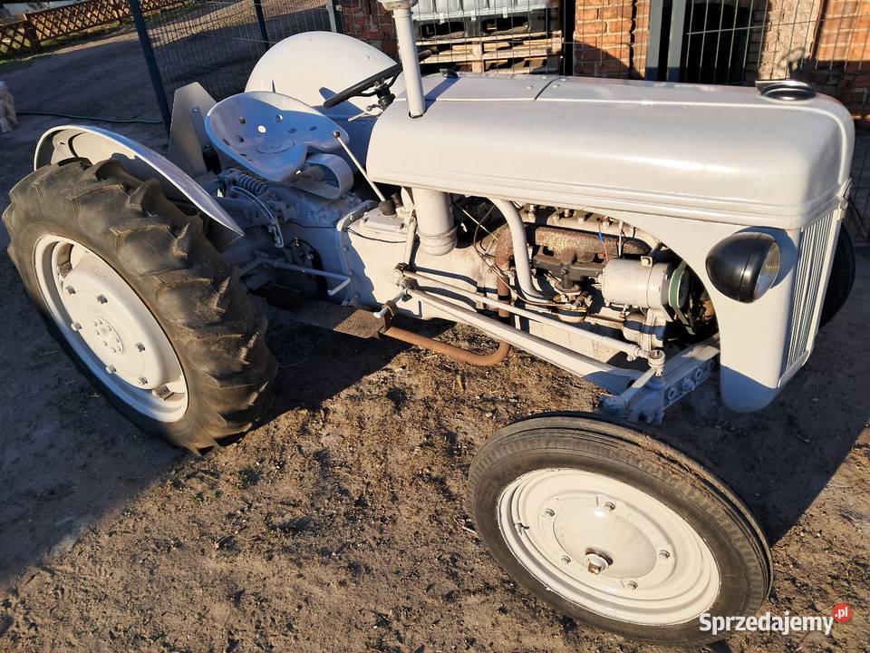 Ford 9N 1942r zabytek zabytkowy Grębocin