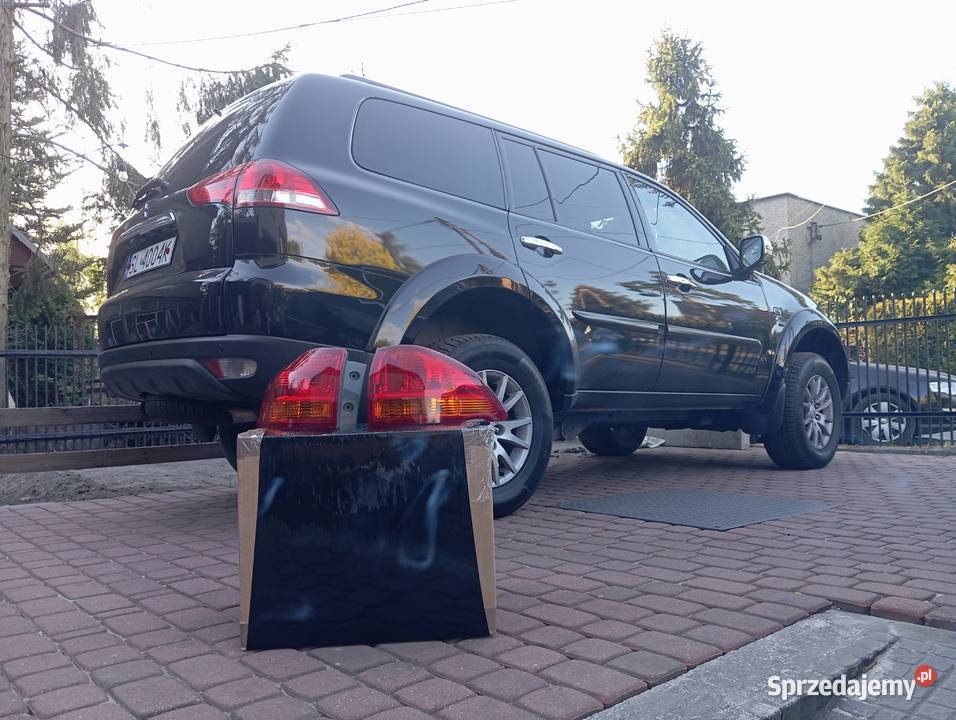 Mitsubishi Pajero SPort 2 lampy tył tylne