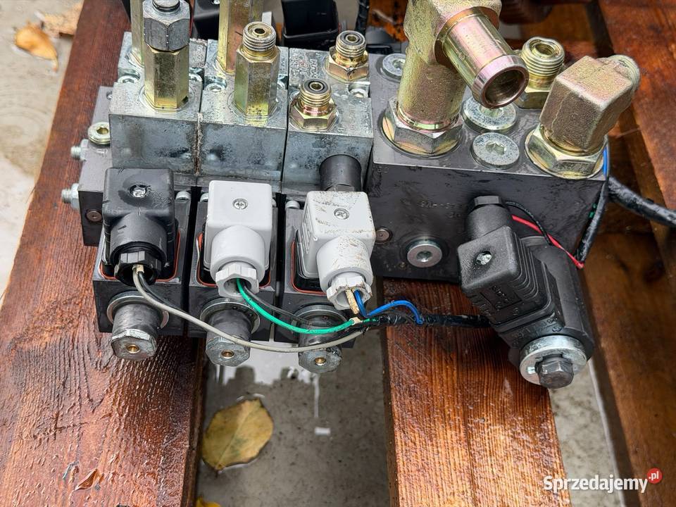 Rozdzielacz hydrauliczny czterosekcyjny 1 Antonie sprzedam