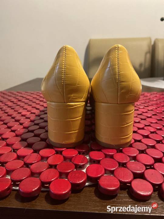 Czółenka damskie na słupku