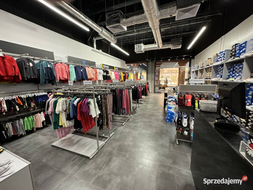 Syndyk sprzeda towar handlowy i wyposażenie