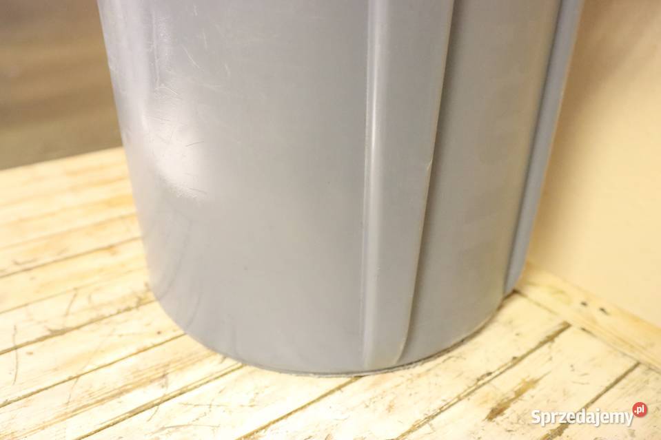 Kosz na śmieci Rubbermaid Brute 121 l z otworem Pszczyna sprzedam