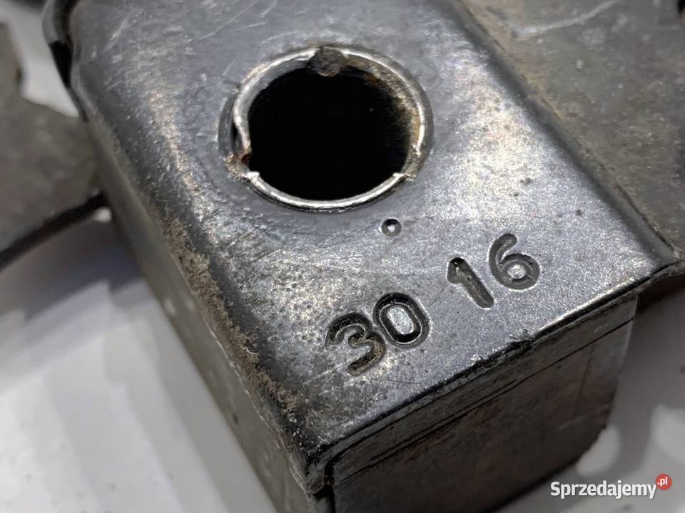 ZAMEK MASKI PRZÓD VW PASSAT B8 Kombi