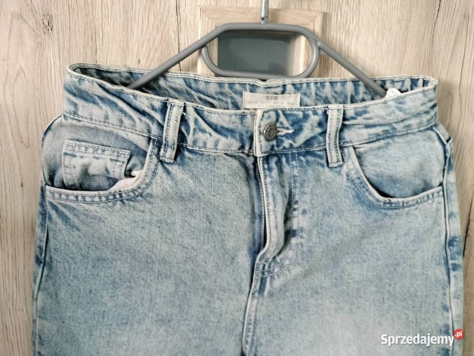 Spodnie marki Stradivarius