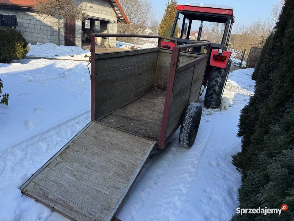 Przyczepa jedno osiowa do ciągnika Maszyny rolnicze małopolskie