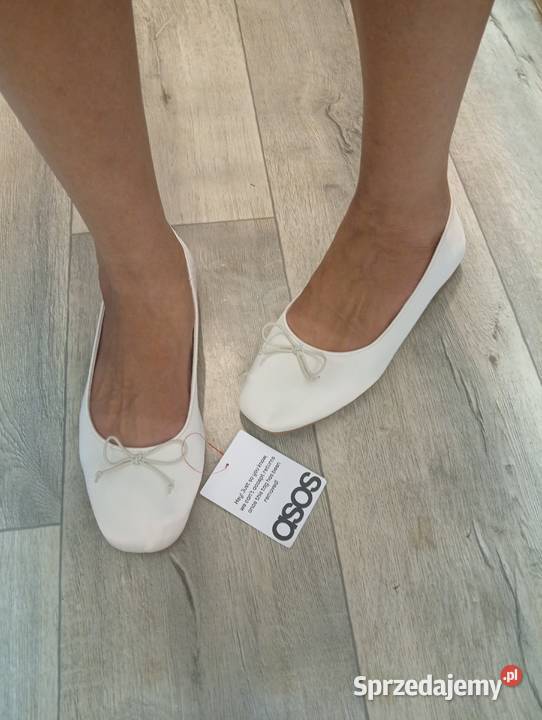 40 ASOS DesignBiałe baleriny z Londynu na Damskie