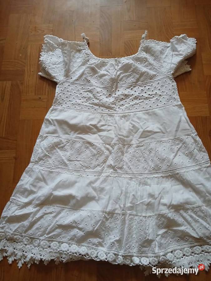 Zwiewna sukienka ażurowa w stylu boho Wrocław