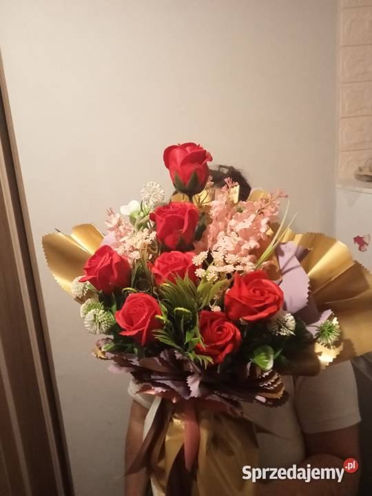 Bukiet z kwiatów mydlanych na Dzień Babcidziadka czerwony Prusice