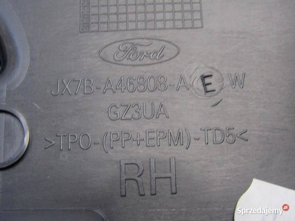 BOCZEK PLASTIK BAGAŻNIKA PRAWY FORD FOCUS MK4 HB osobowe