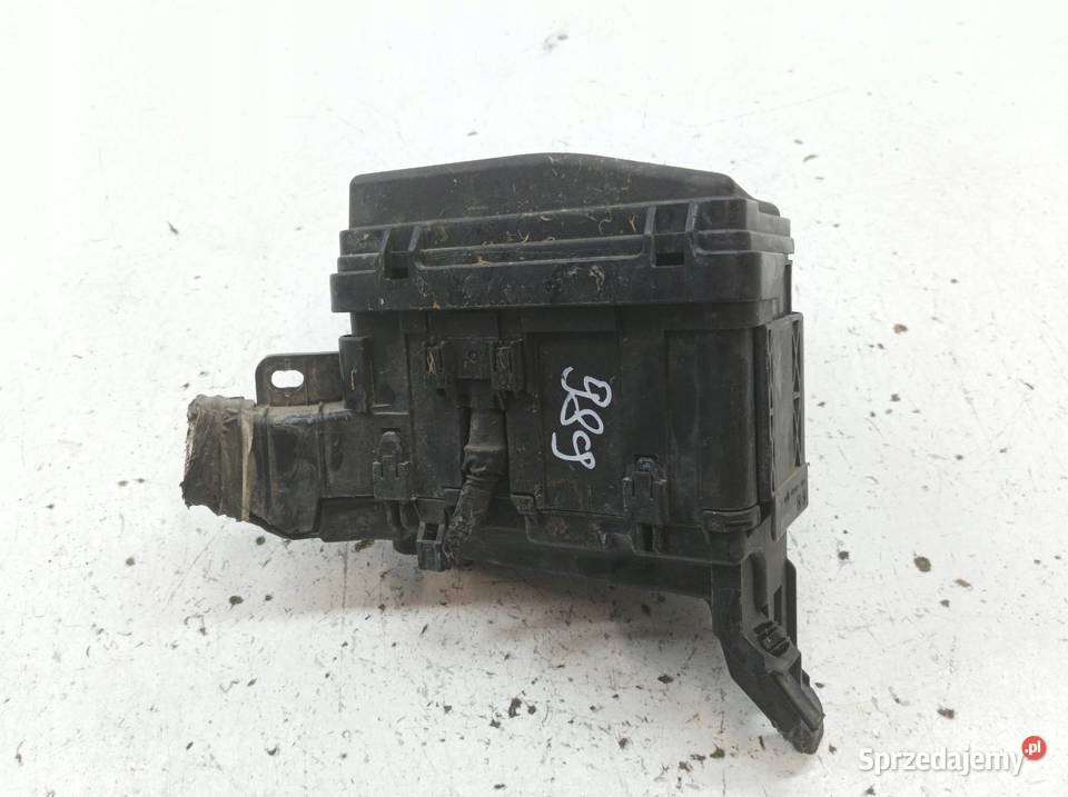 SKRZYNKA BEZPIECZNIKÓW 13 B 99 Toyota VersoS I osobowe