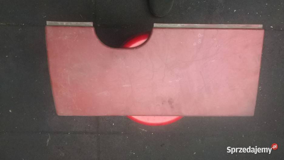 Pokrywa prawa lewa maski fińskiej Ursus 1224 Warszawa