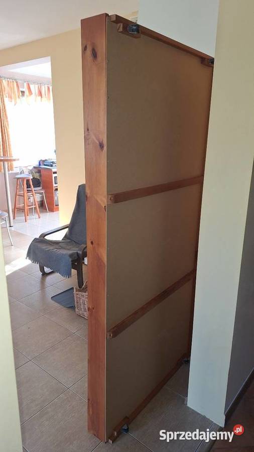 Drewniana skrzynia pod łóżko