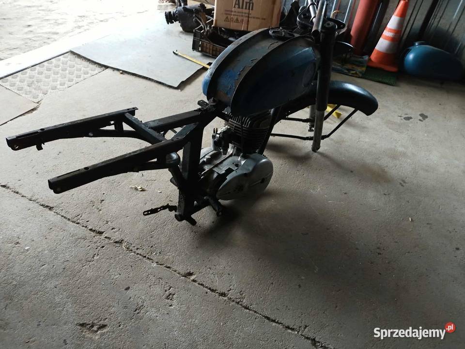 WSK 125 Rocznik 80 Przód Bak Silnik Rok produkcji 1980 Łańcut sprzedam
