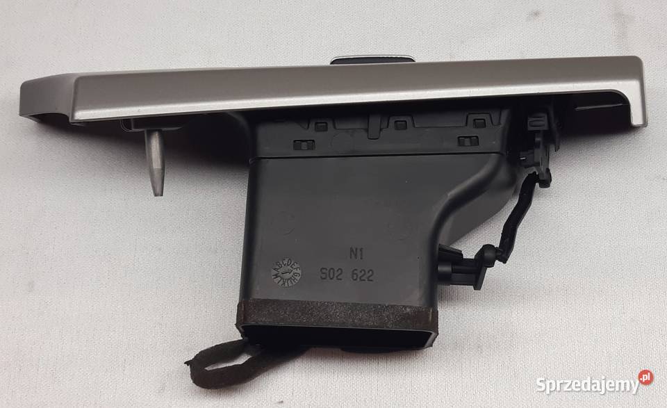 KRATKA NAWIEWU LEWA BMW E90 E91 6922633 osobowe Wyposażenie wnętrza