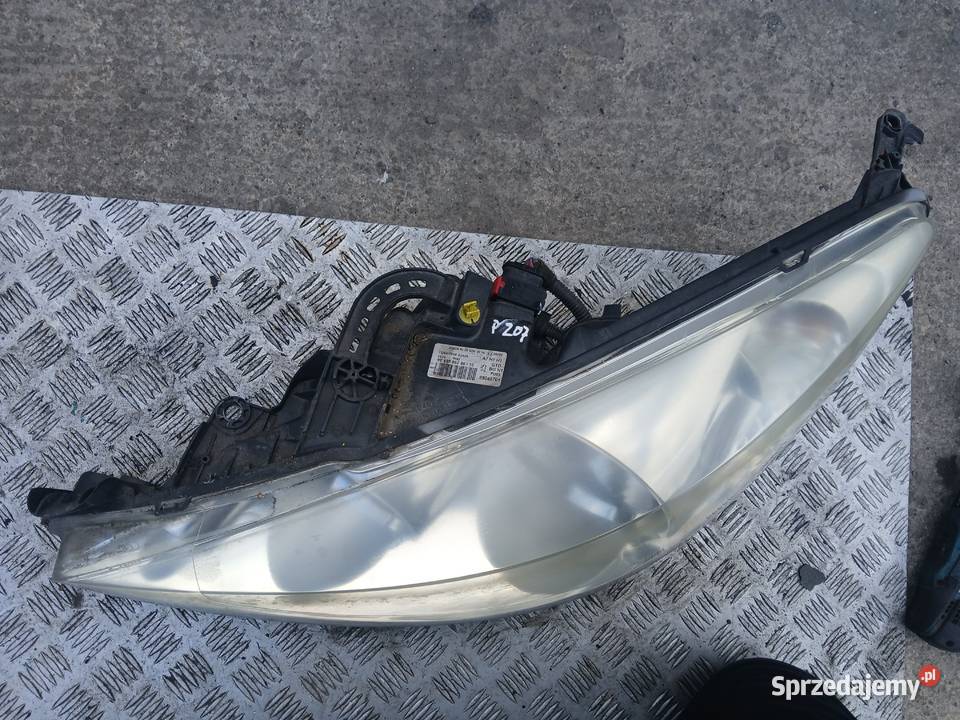 Lampa lewa przód przednia Peugeot 207 EU