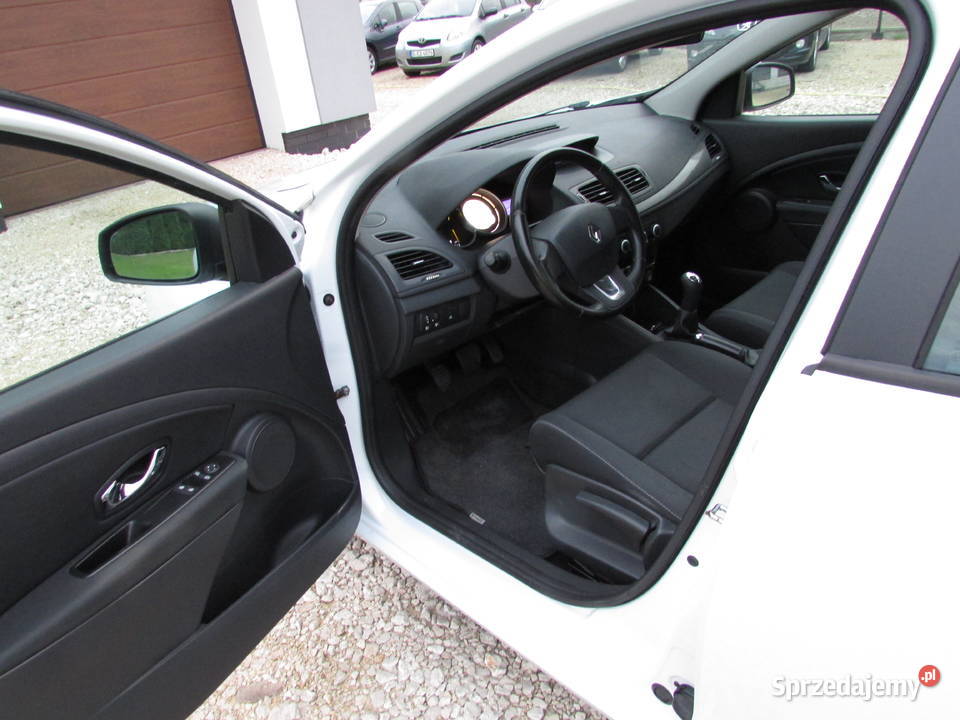 RENAULT MEGANEBEZWYPADKOWY KLIMATRONIK Rok produkcji 2013 Łuszczanowice
