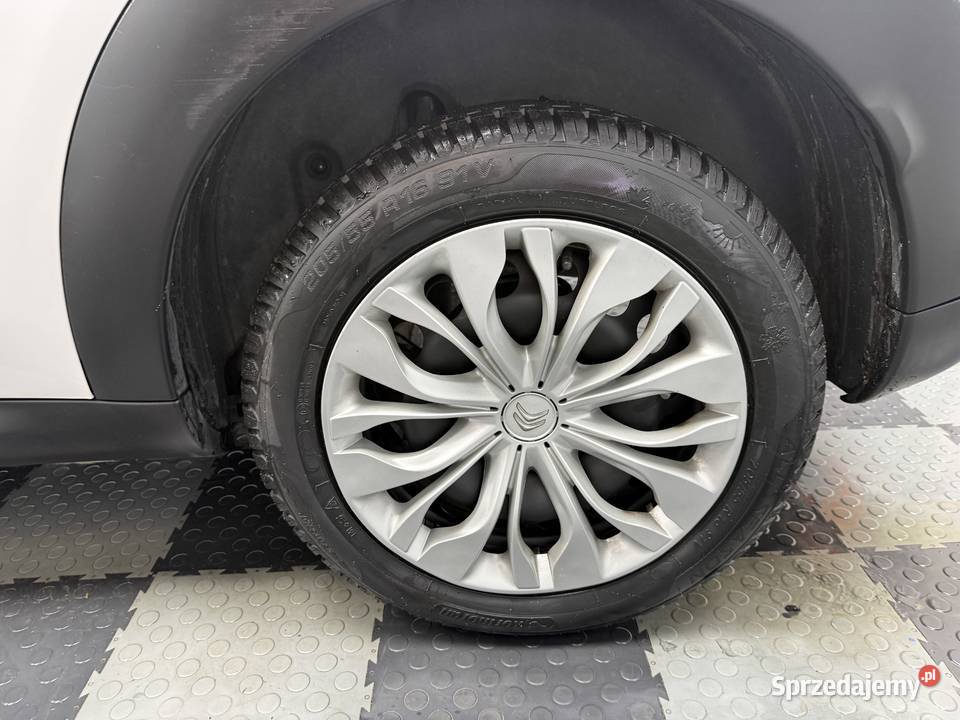 12 Benzyna niski przebieg Salon Polska kamera