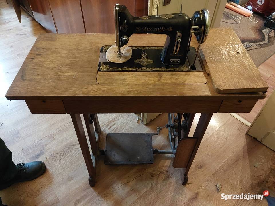 Maszyna do szycia ŁUCZNIK ze stolikiem