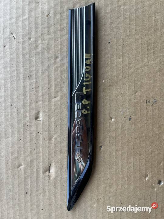 ZNACZEK LOGO EMBLEMAT LISTWA DRZWI PRAWA VW