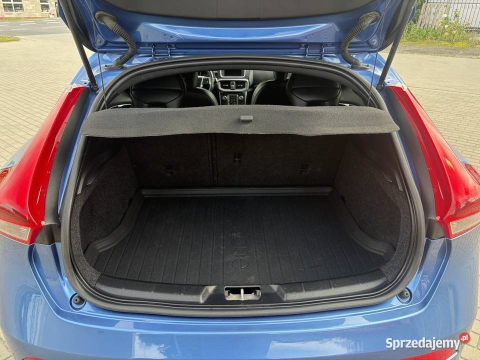 VOLVO V40 20 BENZYNA 122 2019 6 BIEGÓW klimatyzacja