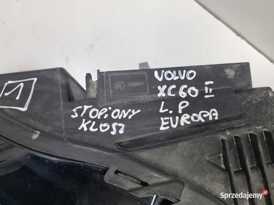 Volvo XC60 II LIFT 21 PRZEDNIA LAMPA LEWA lewy