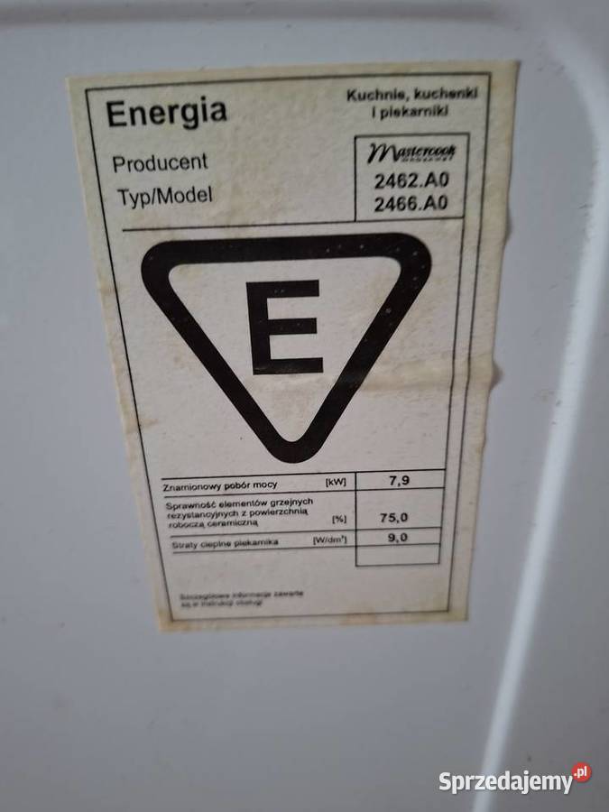Piec z płytą ceramiczną i piekarnikiem Tychy
