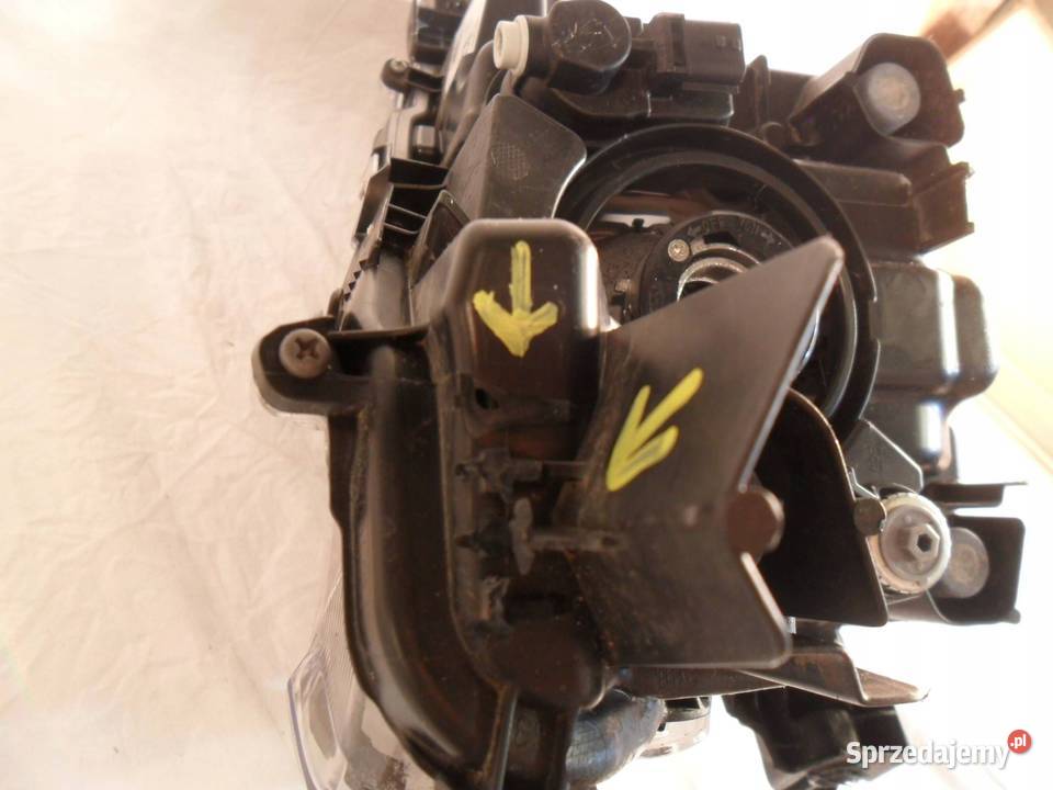 REFLEKTOR PRZÓD STRONA LEWA TOYOTA YARIS CROSS sprzedam