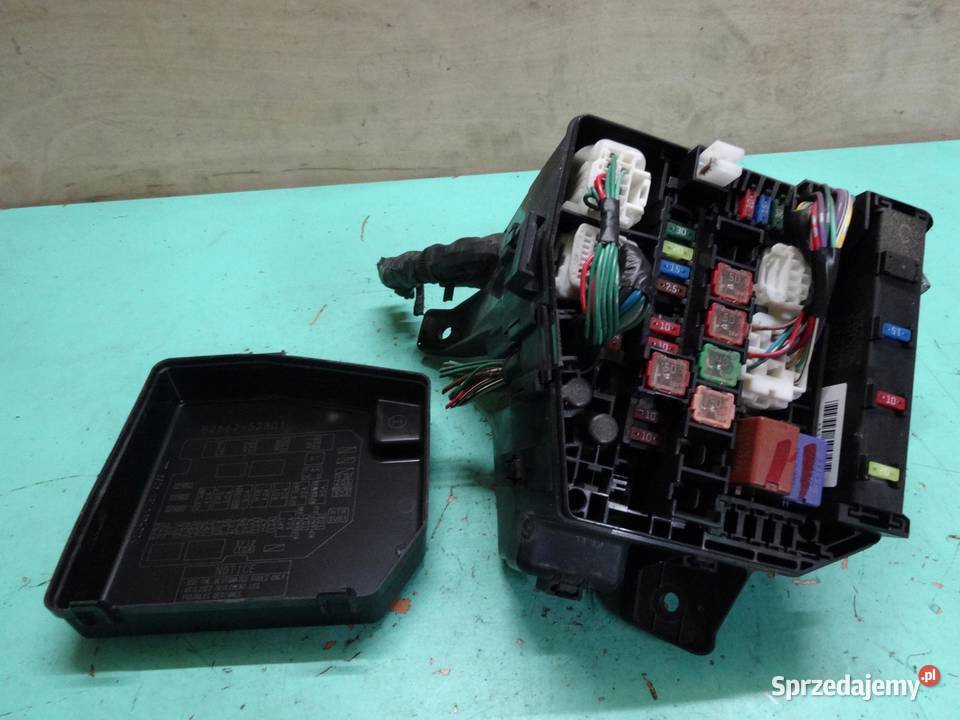 TOYOTA YARIS II LIFT 13 B 09r skrzynka