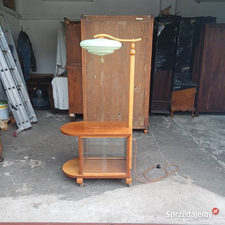 Lampa podłogowa ze stolikiem na kołkach ArtDeco Suchorzew
