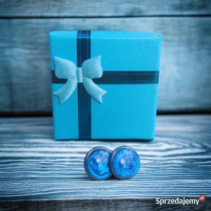 Połyskujące niebieskie kolczyki galaxy w podkarpackie