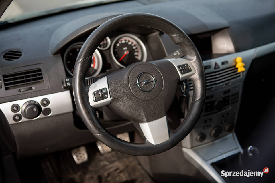 Opel Astra Kombi Xenon 6b manual alufelgi 17 autoalarm Białystok