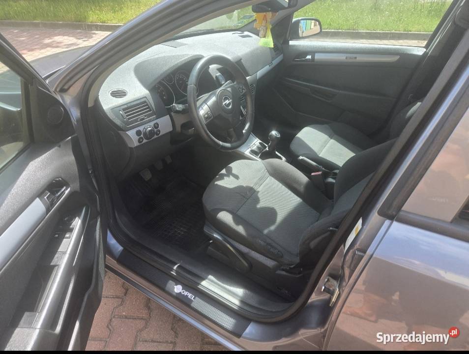 Opel Astra 16 benzyna 2005 długie opłaty benzyna łódzkie Łódź