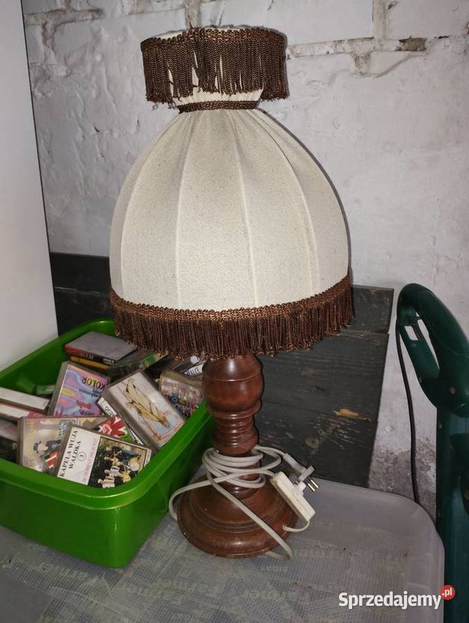 Lampa nocna z abażurem i frędzlami Żółkiewka-Osada sprzedam