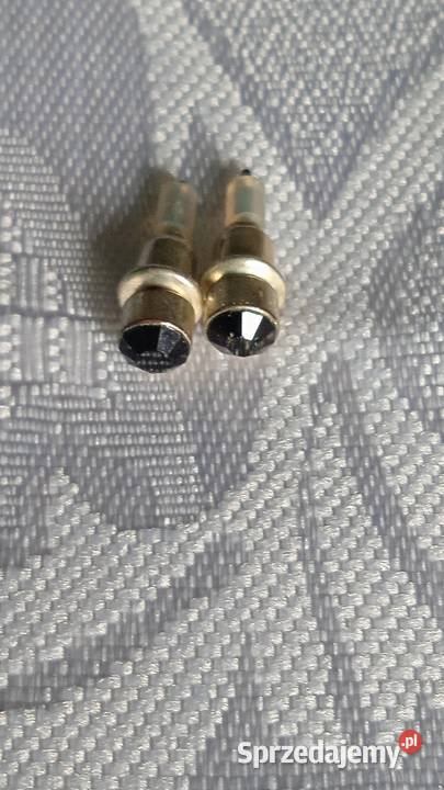 KOLCZYKI NA SZTYFCIE Z CZARNYM KAMIENIEM Piła sprzedam