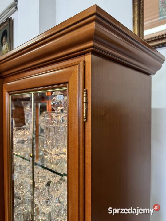 Elegancji włoski kredens z witryną podświetloną Ełk