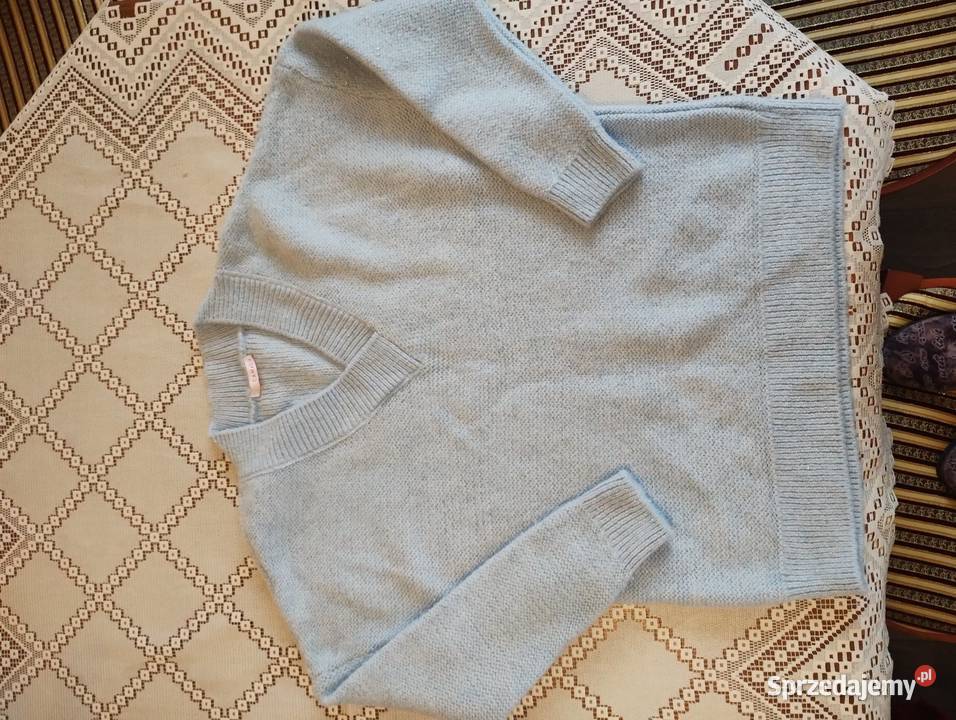 Błękitny sweterek ze srebrną nitką Rozmiar 36(S)