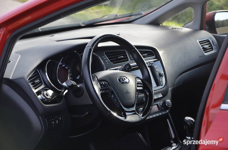 xenonKEYLESS GOkameraNAVIgrzana kierALU Hatchback