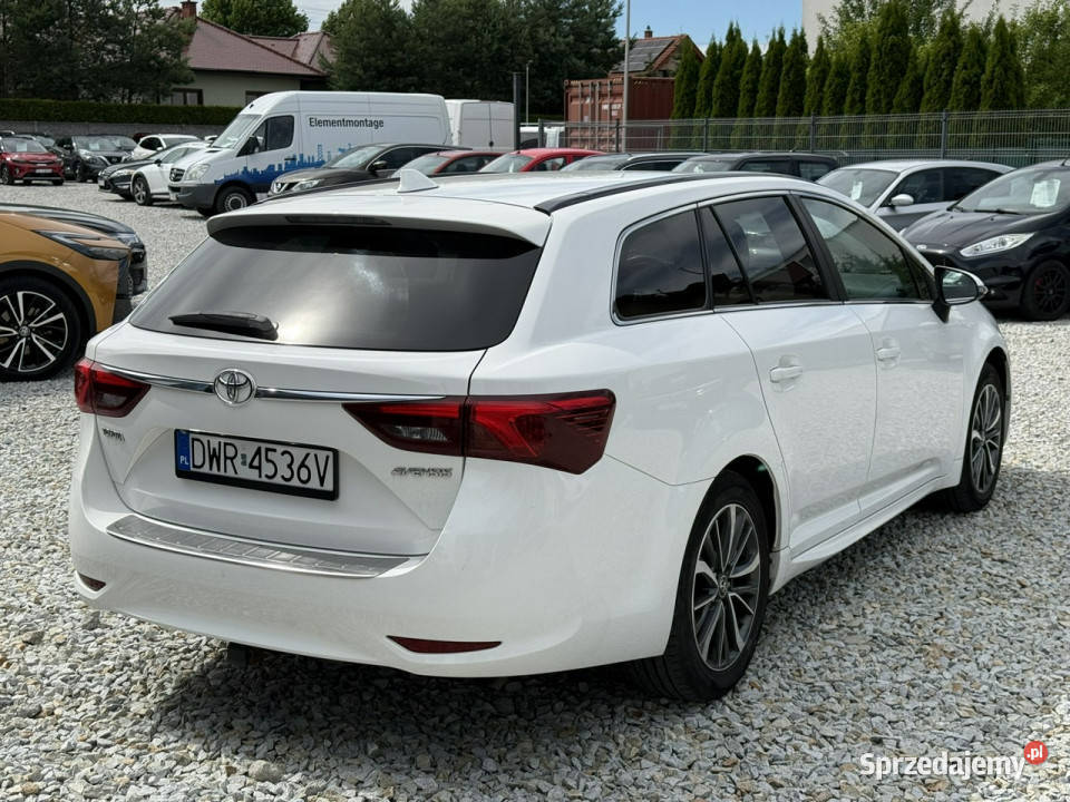 Toyota Avensis 16 D4D 112 2015r kamera navi